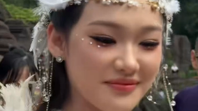 湘西摸泥节被圣女摸了一脸泥，你们说我今年会不会好运爆棚？