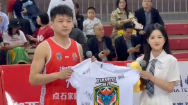 被篮球砸中的小柿子，收获满满惊喜与偏爱