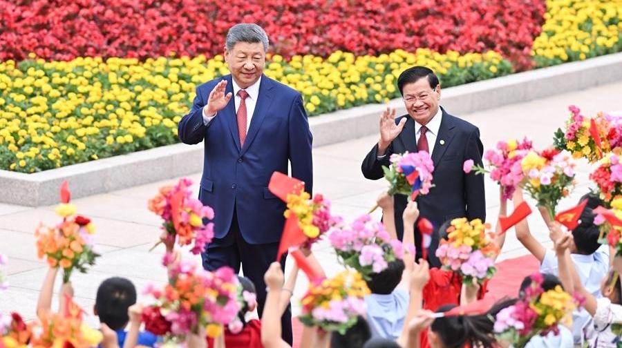 习近平同老挝人民革命党中央总书记、国家主席通伦举行会谈