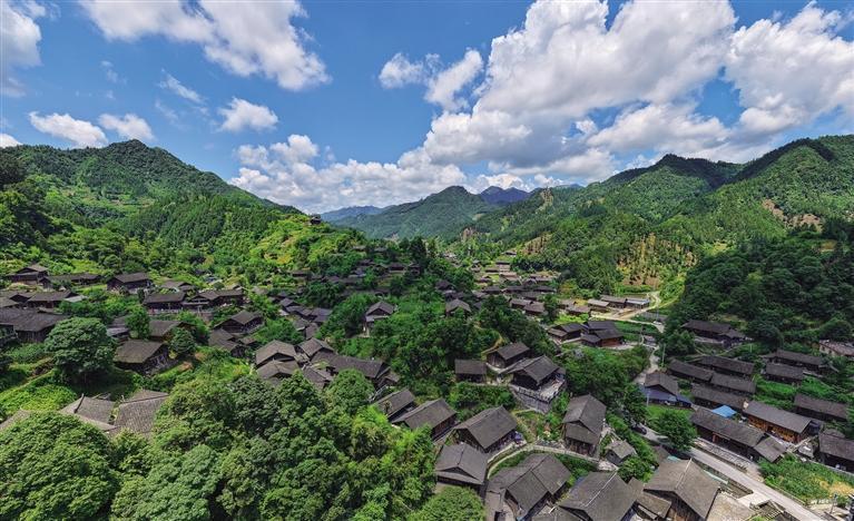 晴云漫岭 古寨流香