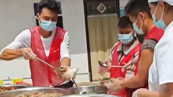 千里驰援 湘桂同心 湘西欢乐助农男团赴横州参与抗洪救援