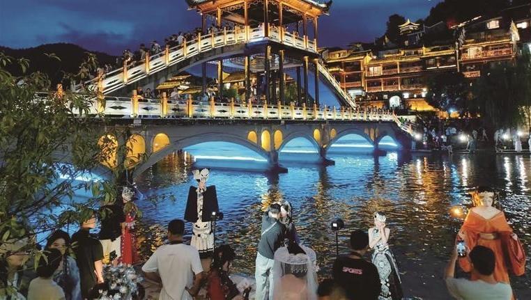 多彩旅拍激活夏日经济