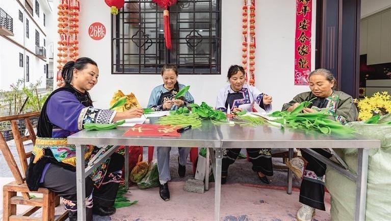 小小仿真花 铺就增收路