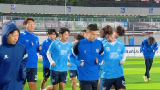 湘西队冒雨训练，积极备战明日比赛