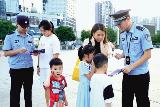 吉首市公安局开展法律法规宣传 提升群众法律意识