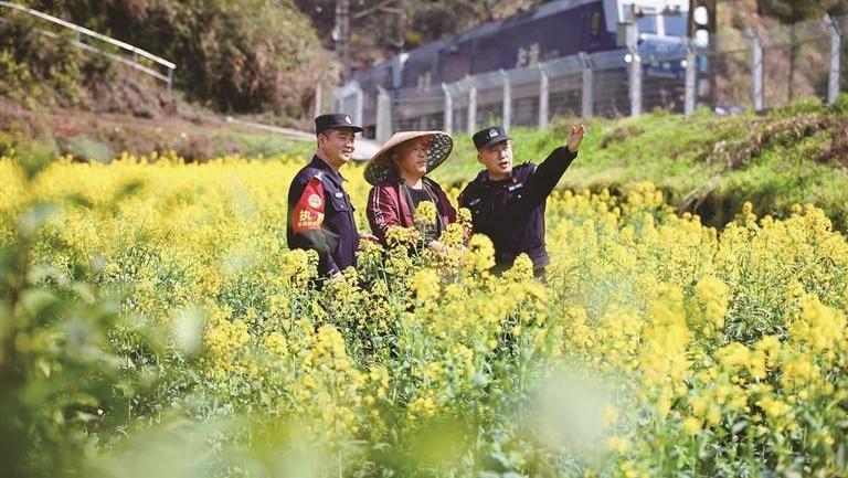 吉首铁警加强春季运输安保工作