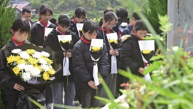 清明将至 缅怀先烈
